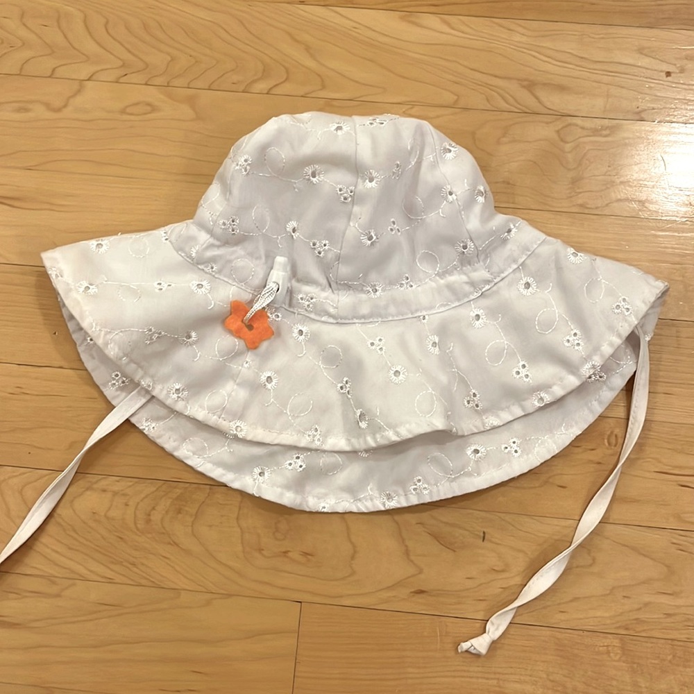 Toddler girl sun hat. Gently used.